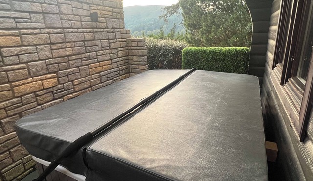 LARCHES LODGE - Authentic Norwegian Log Cabin with log burner, hot tub, fire pit