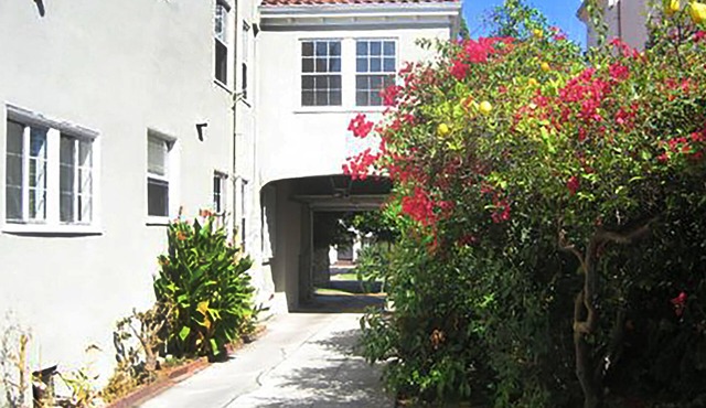Larchmont Village Hancock Park Hollywood 4 bedroom 3BA duplex Centrally located