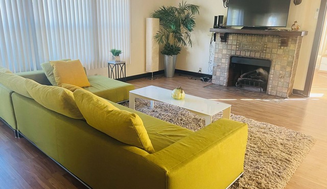 Larchmont Village stunning upper duplex lots of light 3bd 3ba personal Air units