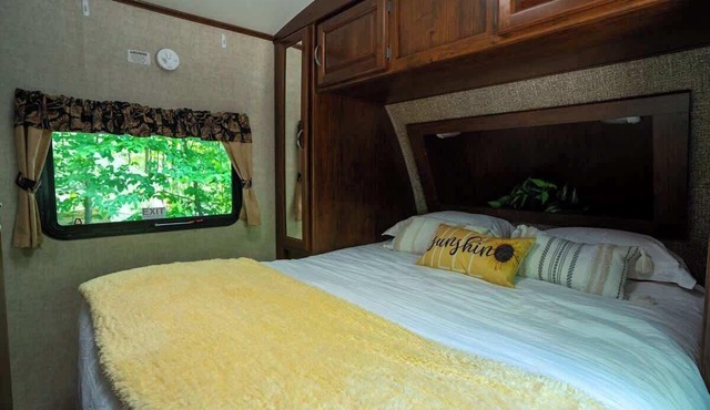 Laredo Family Glamping Getaway Nordic Spa Access