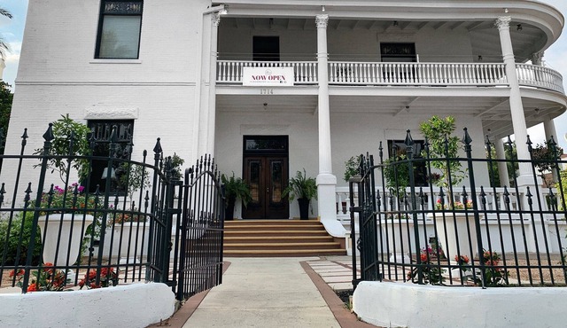 Laredo Mansion - Entire Property