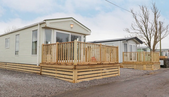 LARENZO, pet friendly, country holiday cottage in Warton, Lancashire