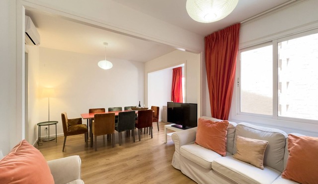 Large 3-bedroom apartment just minutes from the city center