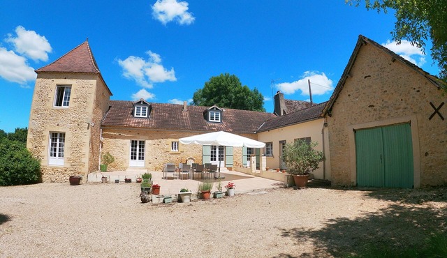 Large, quiet family home with swimming pool (Household linen and towels included)