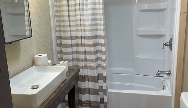 Large 1-bedroom apartment with central AC and on-demand hot water in Benwood