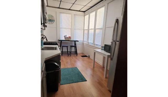 Large 1 Bedroom Apt. with Wifi centrally located