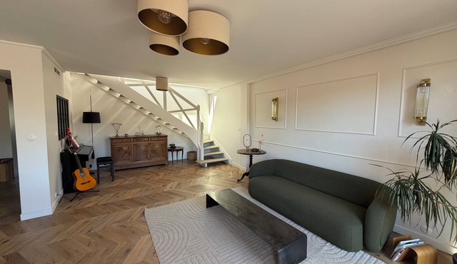 Large 105m² Apt with Terrace & Parking