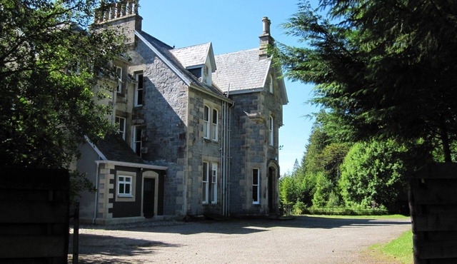 Large 11 bedroom, Scottish Highland Lodge Sleeping 18