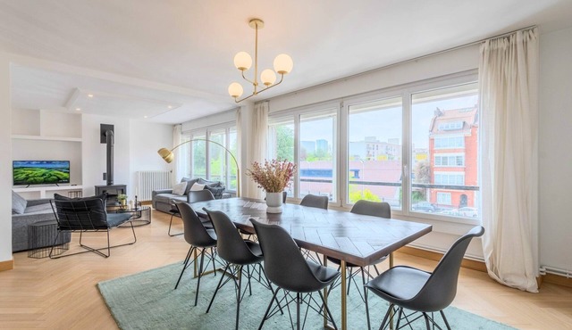 Large 130 m² 4-bedroom apartment