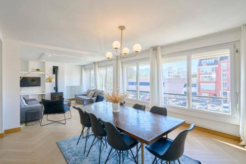 Large 130 m² 4-bedroom apartment