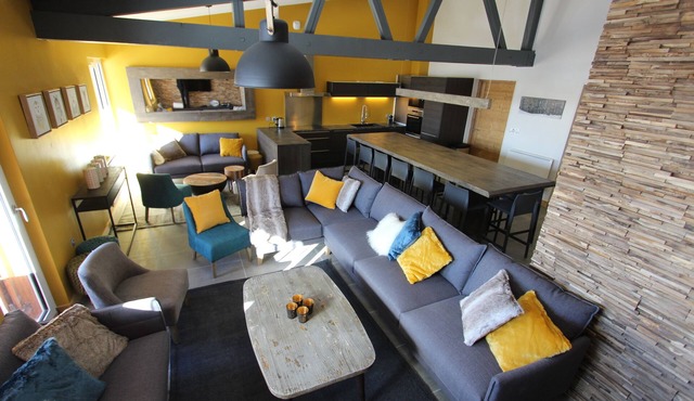 Large 14 pers ski in ski out apartment - 6 bdrms - wifi, bed linen, housekeeping