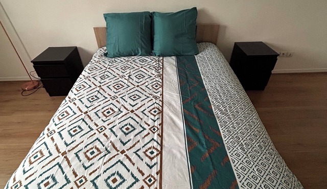 Large 15.47m2 bedroom in shared apartment