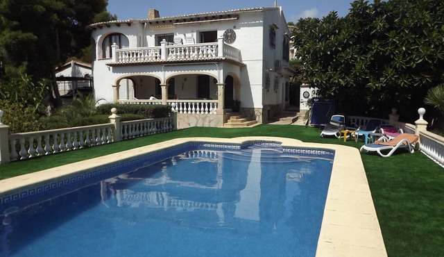 LARGE 150 M2 VILLA WITH POOL AND POOL HOUSE