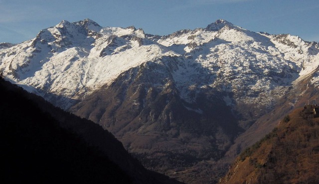 Large 16-bed house at the entrance to Barèges, at the foot of the shuttle buses
