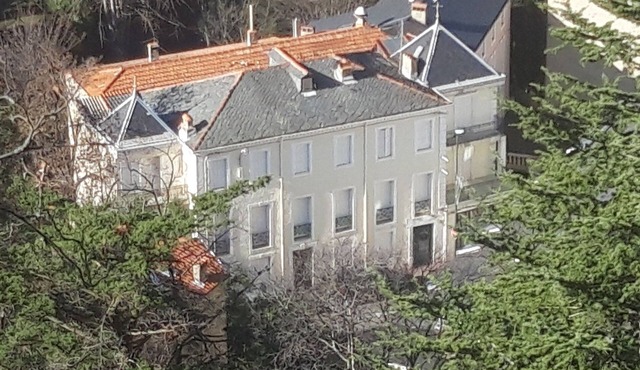 Large 17 bedroom holiday home in French Pyrenees with private garden and pool