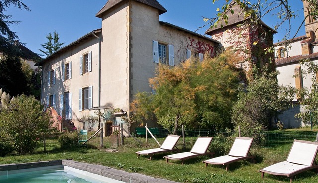 Large 1777 residence in Burgundy, indoor and outdoor pools & sauna