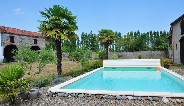 Large 1790 typical house, renovated with pool, summer kitchen large garden