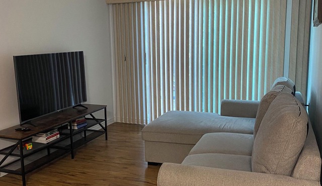 Large 2+2+den, private terrace, gym, sauna, garage, walk to subway!