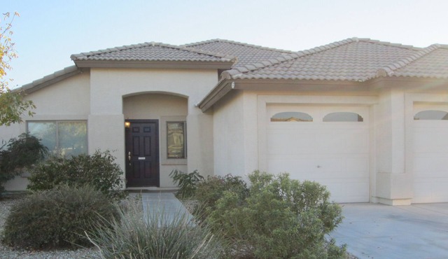 Large, 2,300 sf, Beautiful, 1-Story Home with Heated Pool
