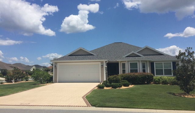Large 2 Bdrm & Den Designer home w/Golf Cart & WiFi!