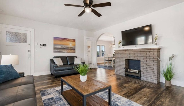 Large 2 Bed Apartment in The Heart of Canton