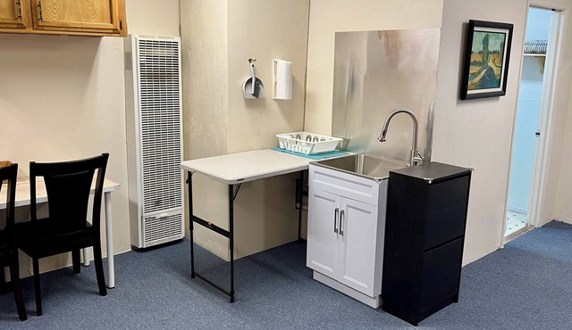 Large 2 bedroom 1 bath temporary housing, can sleep up to 6 people. Quiet place