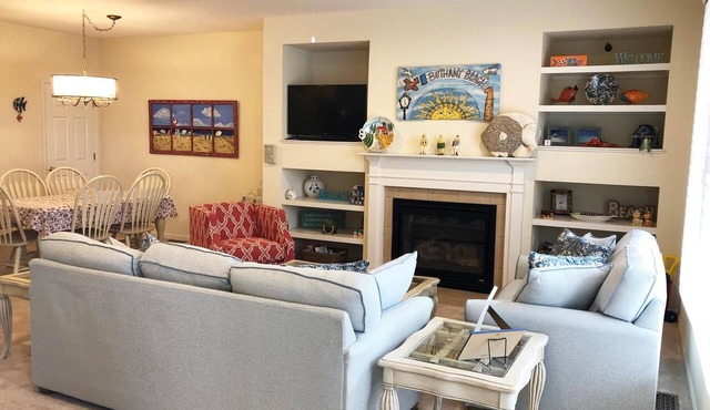 Large 2-bedroom, 2 bath villa, sleeps 6, w/grill on the golf course-Bear Trap