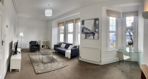 Large 2 Bedroom Apartment in a Great Location