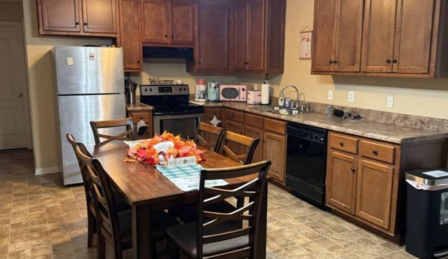 Large 2 bedroom | King Bed
