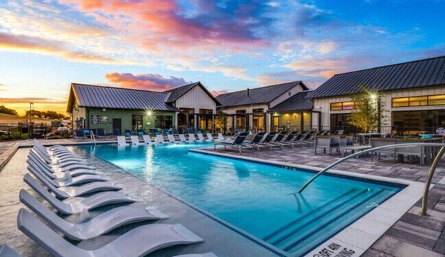 Large 2 bedroom | Pool | Hot Tub