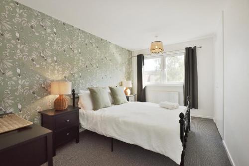 Large 2-BR City Home Free Parking