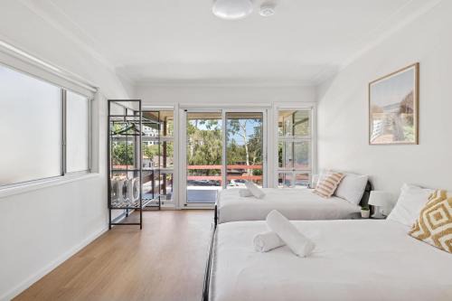 Large 2-Double-Bed Room Near Hurstville Station - Shared Bathroom & Kitchen