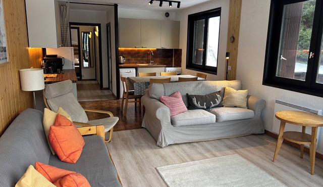 Large 2 roomed apartment with fantastic views centrally located