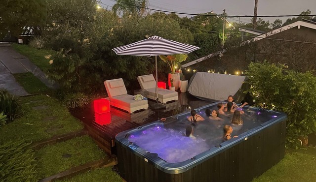 Large 2 storey house in east Lane Cove with amazing amenities 10 min from CBD.