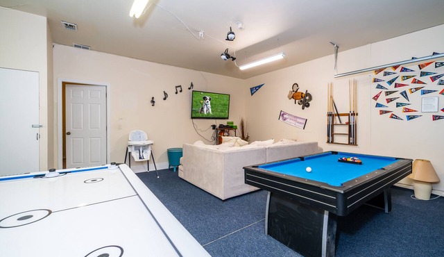 Large 2 Story Pool Home w/Games Room nearby to Disney