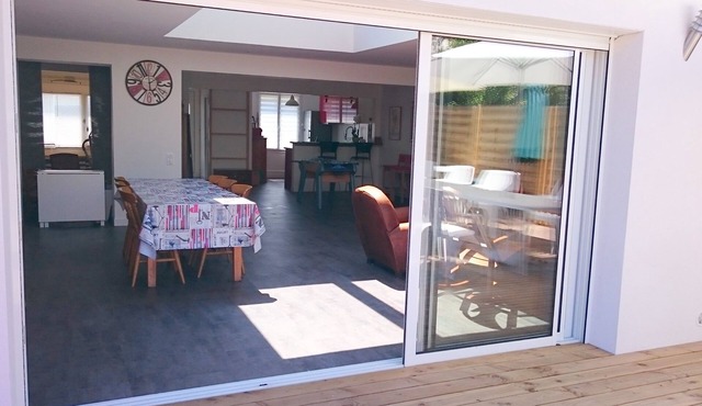 Large 200-sq.m vacation home, 300 m from the beach and downtown