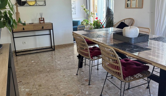 Large 240 m2 house with 15/7 m swimming pool