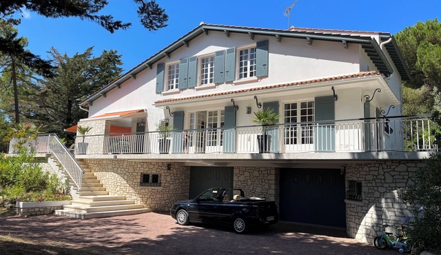 Large 250m2 villa 5min from a beautiful beach | 14 beds