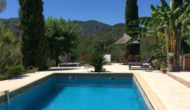 Large 250 m² villa, heated pool, exceptional view, 20 minutes from the beach
