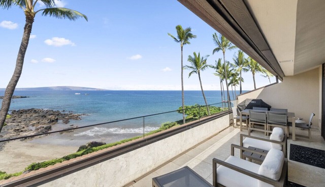 Large 2BDR/2BA 3rd floor condo overlooking a private snorkel beach