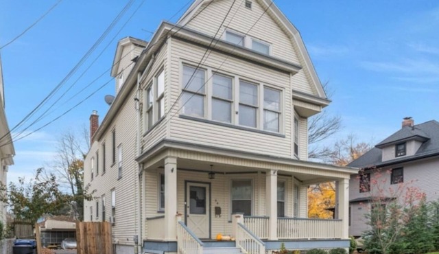 Large 2BR Apt w/Balcony | Quick NYC Train