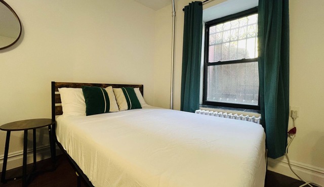 Large 2BR Midtown Apartment Walk to Times Square