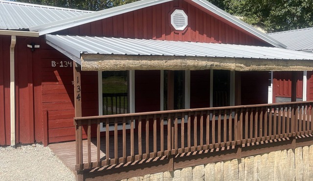 Large 2Br Remodeled Cabin!