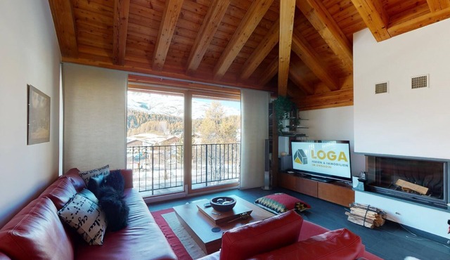 Large 3-½ room maisonette on the 2nd floor.