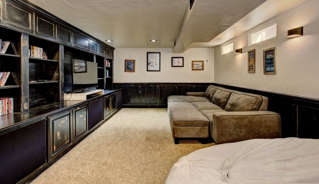 Large 3 BD Home located near Hillcrest Country Club