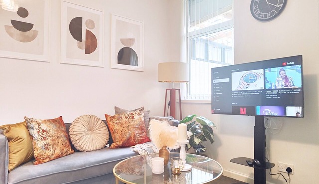 Large 3 bed house Wolverhampton