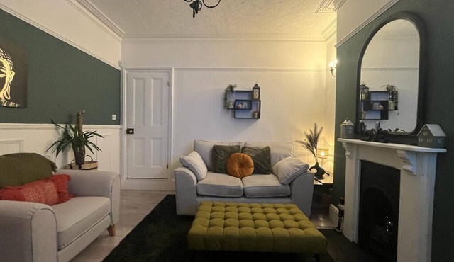 Large 3 Bed House, 2 Bathrooms. For workers, couples & families. n