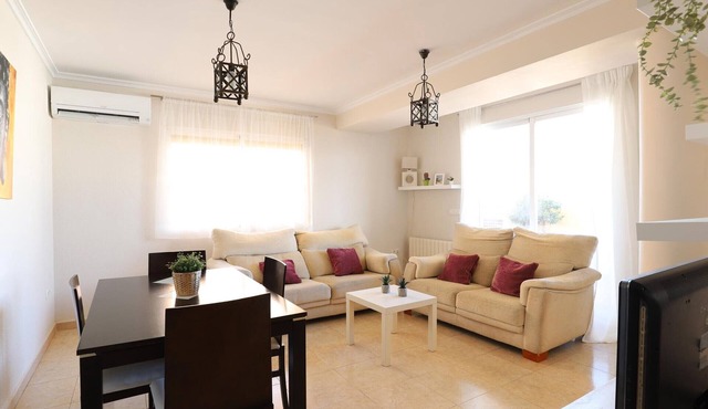 Large 3-bedroom apartment, big terrace, air conditioning, 600m from the beach