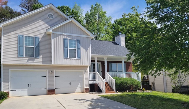 LARGE 3 BEDROOM 2 BATHS BEAUTIFUL PEACEFUL HOME