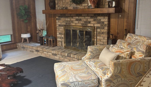 Large 3 bedroom/4 Beds/2 Bath home very clean and spacious